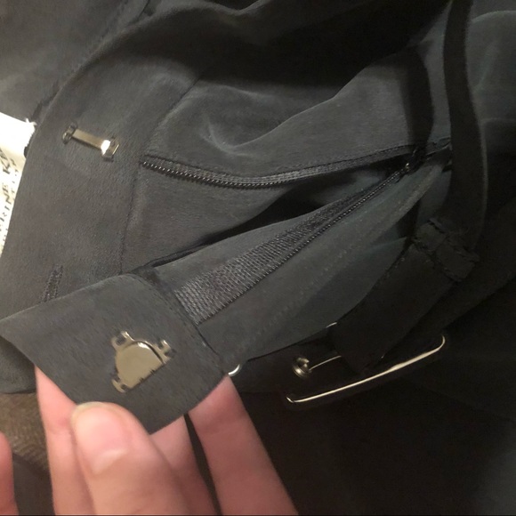 Black straight legged pants with slim belt - Picture 3 of 5